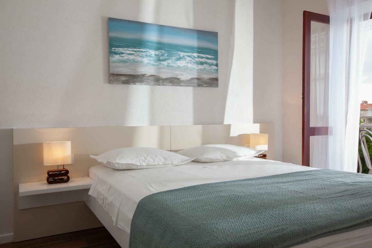 Apartmani Tina Podgora Exterior photo