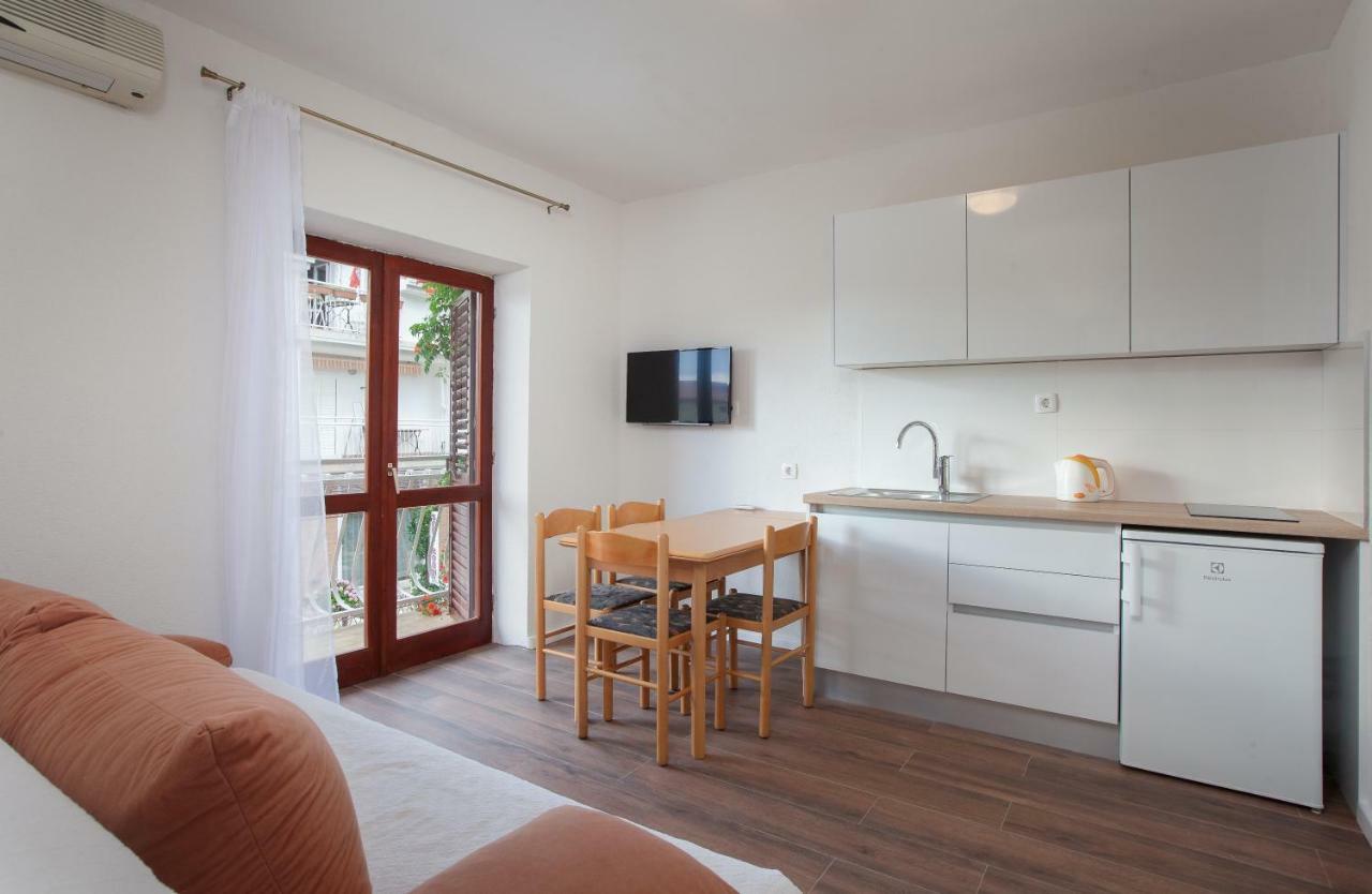 Apartmani Tina Podgora Exterior photo